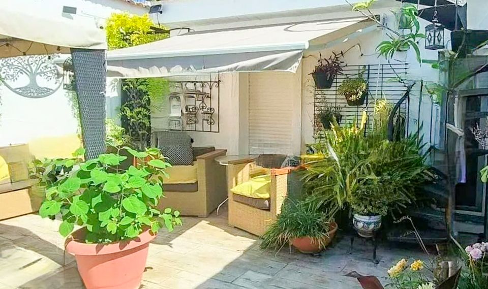 Chalet de una Planta con Solárium, Vistas al Mar y Diseño Moderno en La Nucía