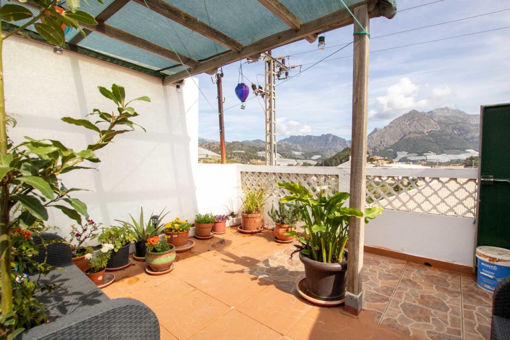 Casa con gran potencial de inversión y terraza panorámica en Callosa d'en Sarrià