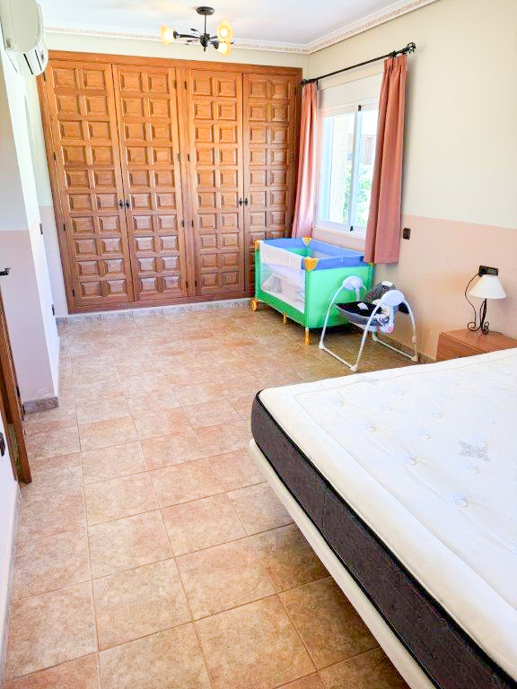 Villa mit Vermietungslizenz und Panoramablick