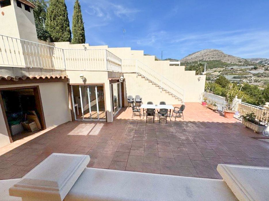 Villa mit Vermietungslizenz und Panoramablick