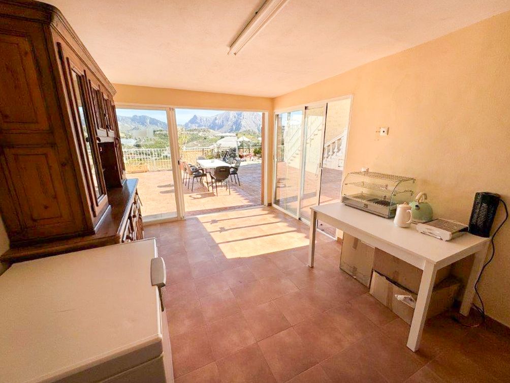 Villa mit Vermietungslizenz und Panoramablick