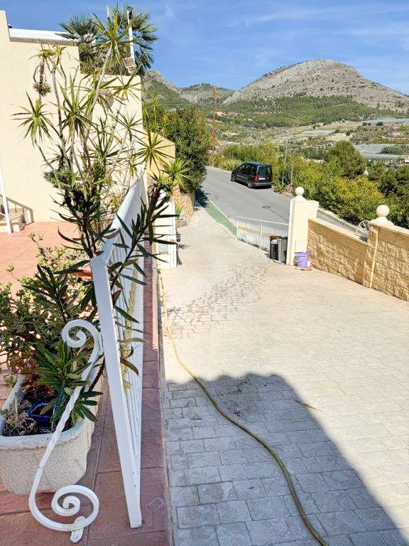 Villa mit Vermietungslizenz und Panoramablick
