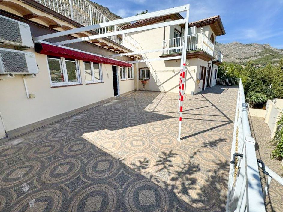 Villa de Luxe avec Spa et Espaces de Loisirs Exclusifs