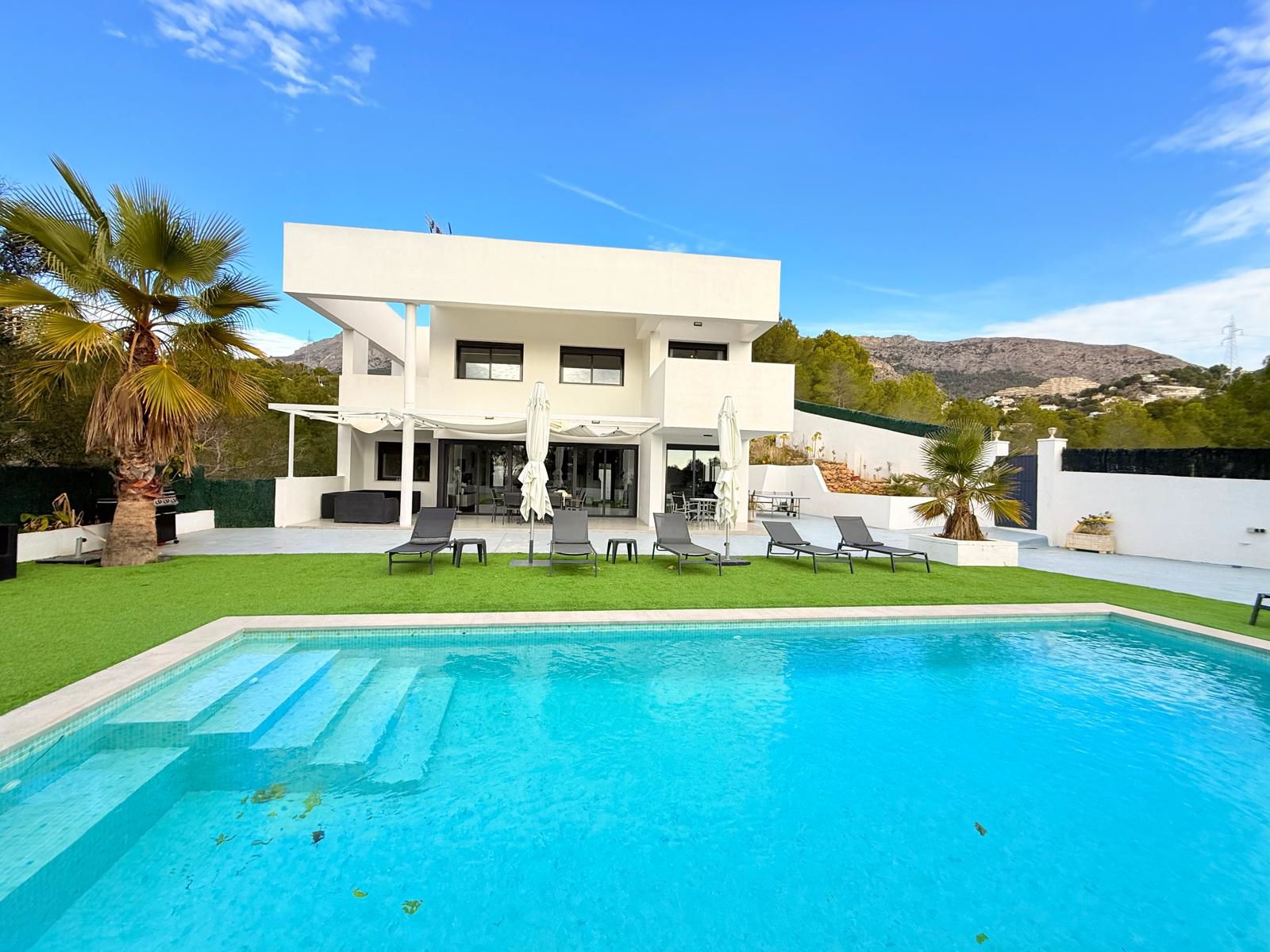 Exclusivo chalet independiente con parcela de 1.300 m² en Altea