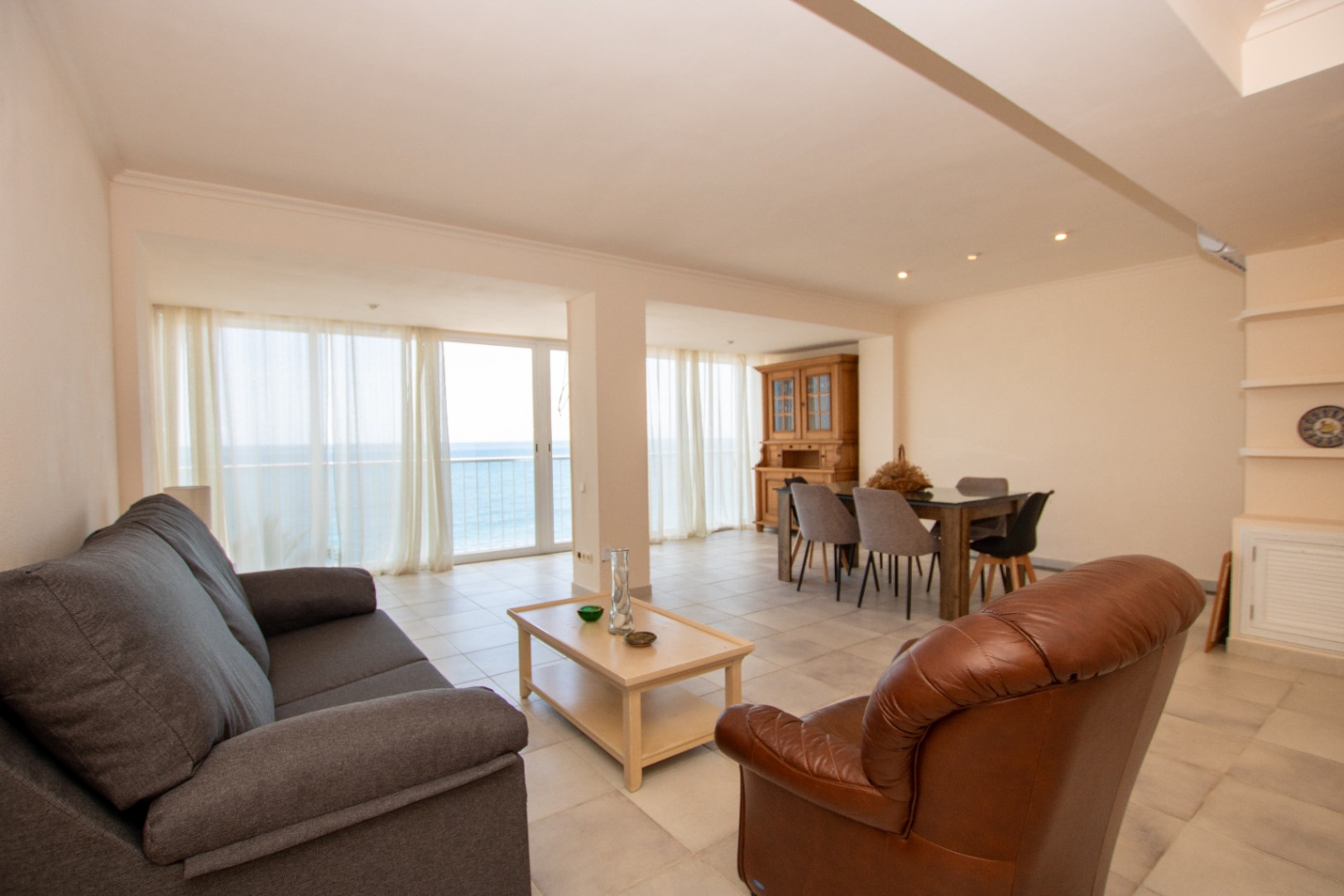 (RESERVADO) Espectacular piso en primera línea de Altea con vistas frontales al mar
