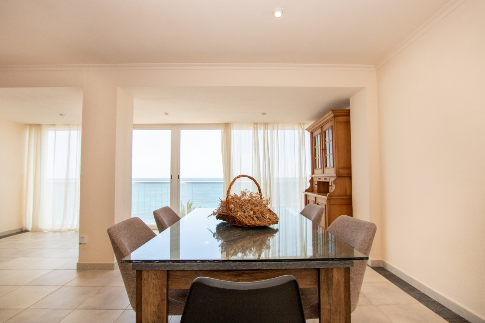(RESERVADO) Espectacular piso en primera línea de Altea con vistas frontales al mar