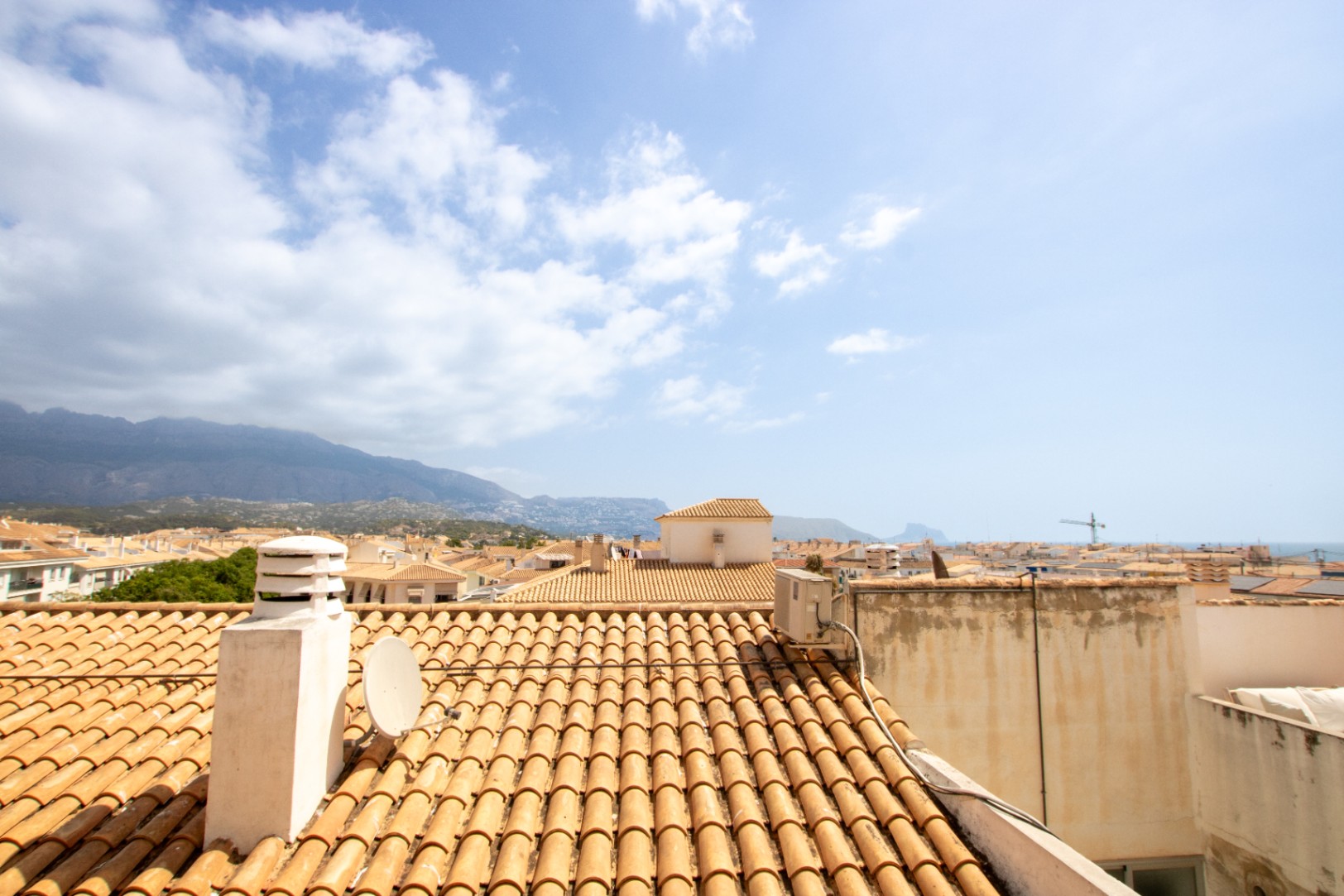 Luminoso piso con vistas al mar y a la montaña en Altea pueblo