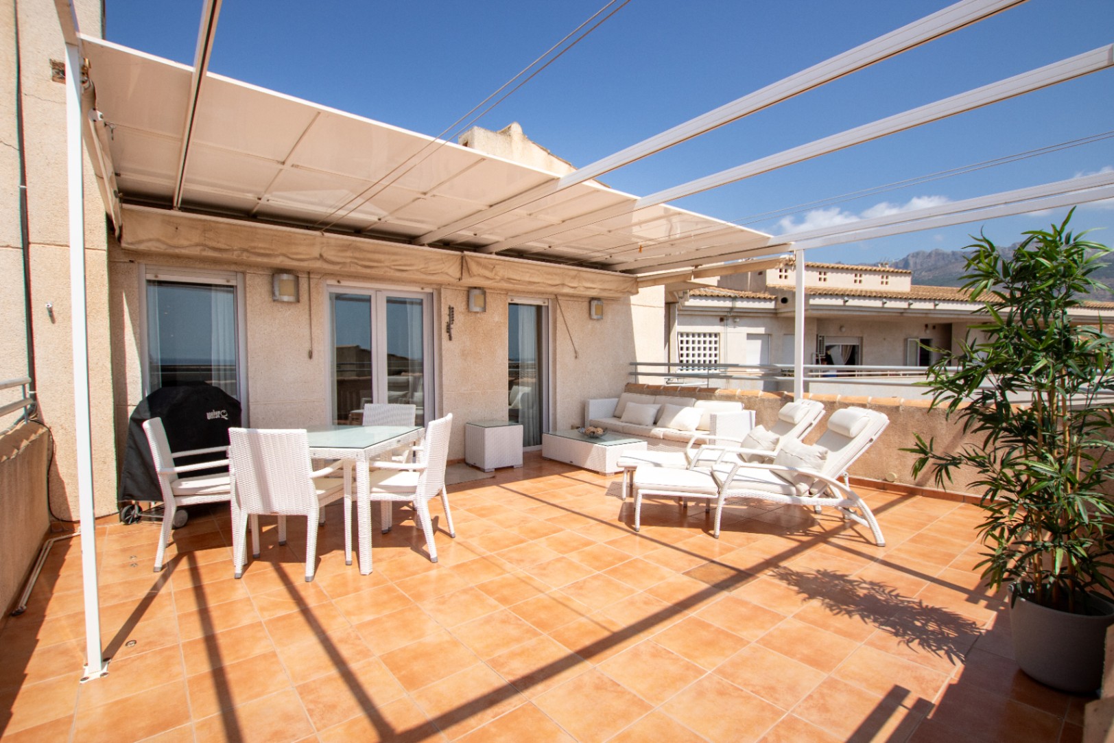 Spectacular penthouse with large terrace and panoramic views in Altea