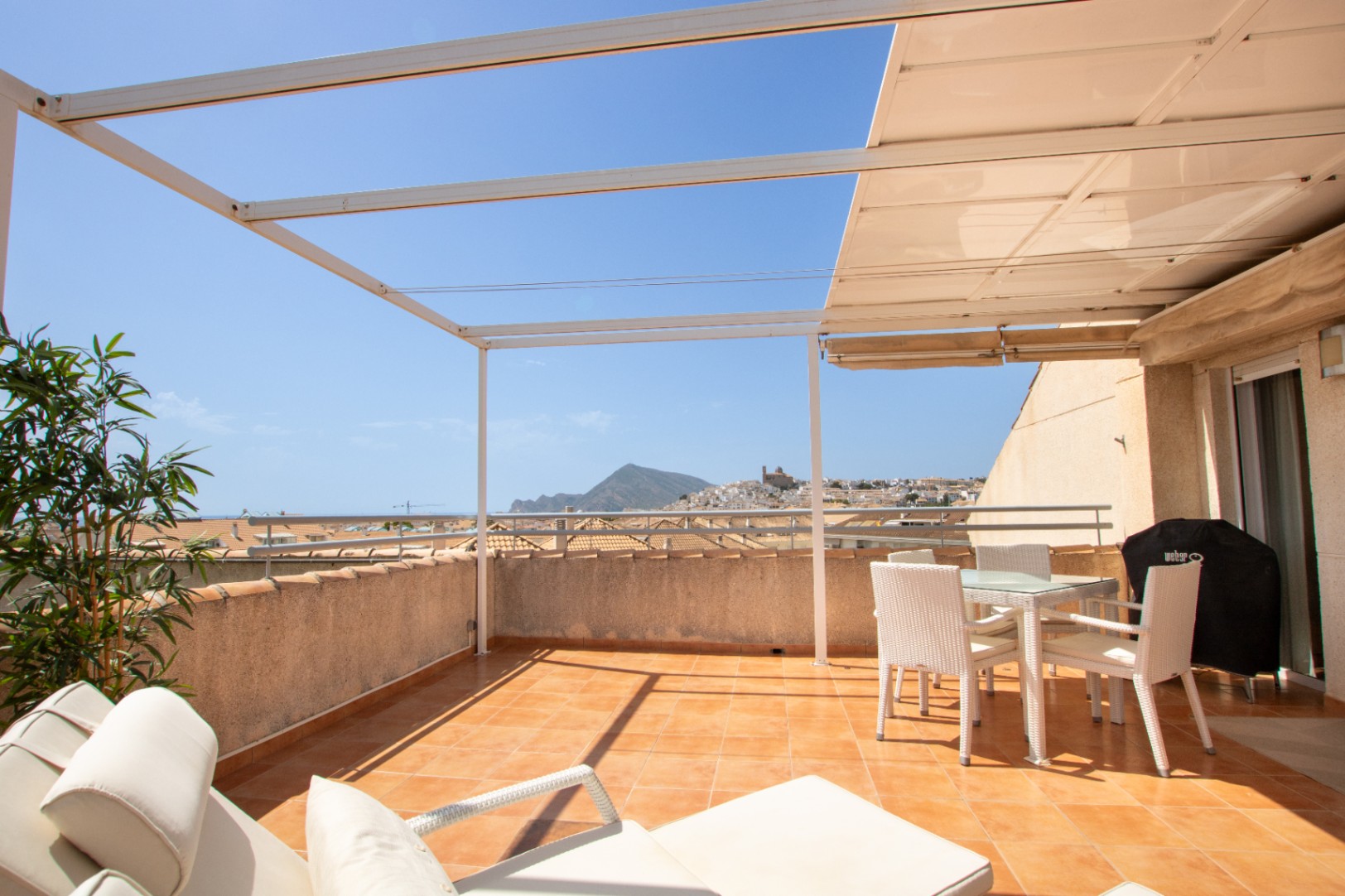 Spectacular penthouse with large terrace and panoramic views in Altea
