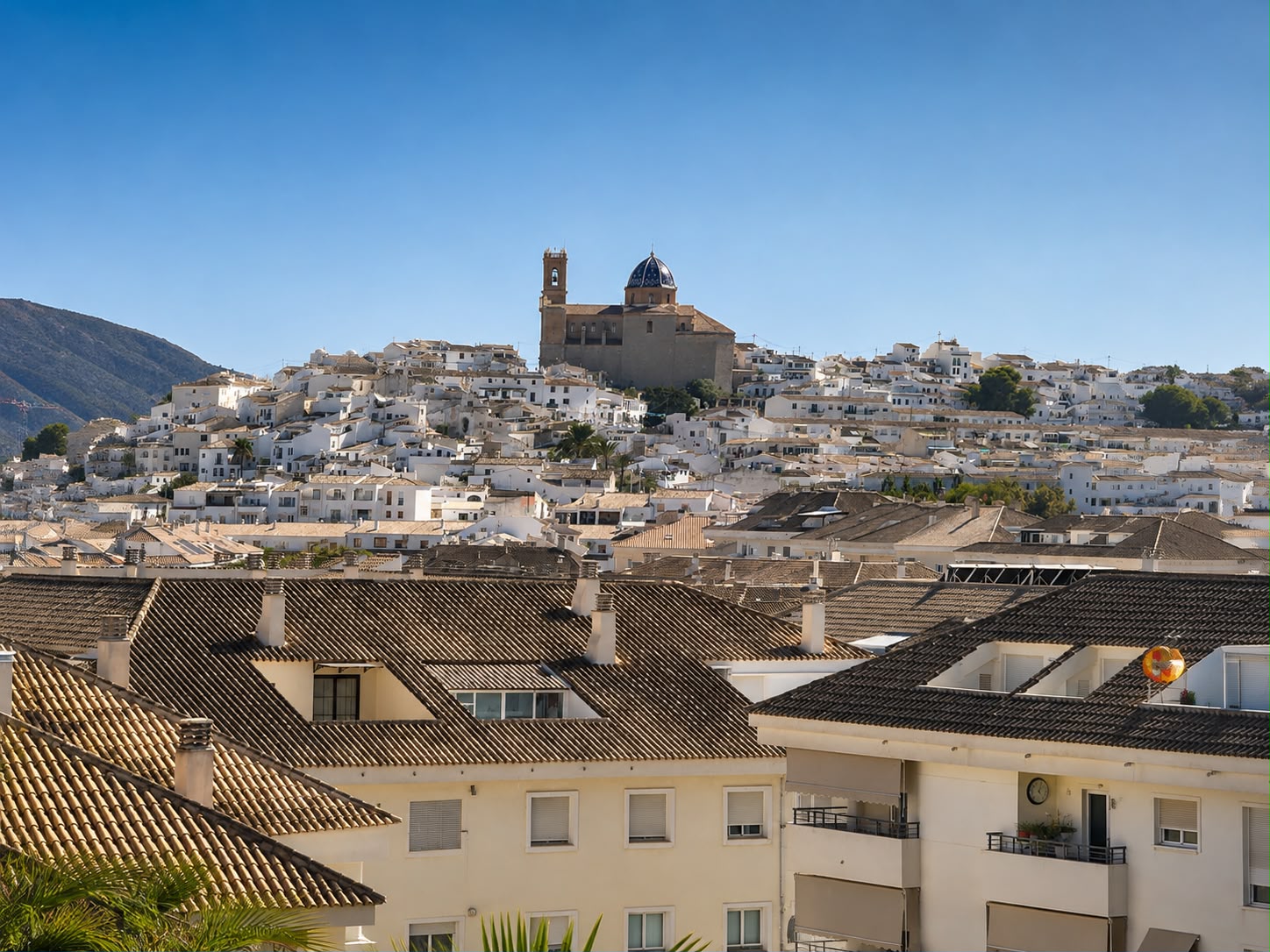 Spectacular penthouse with large terrace and panoramic views in Altea