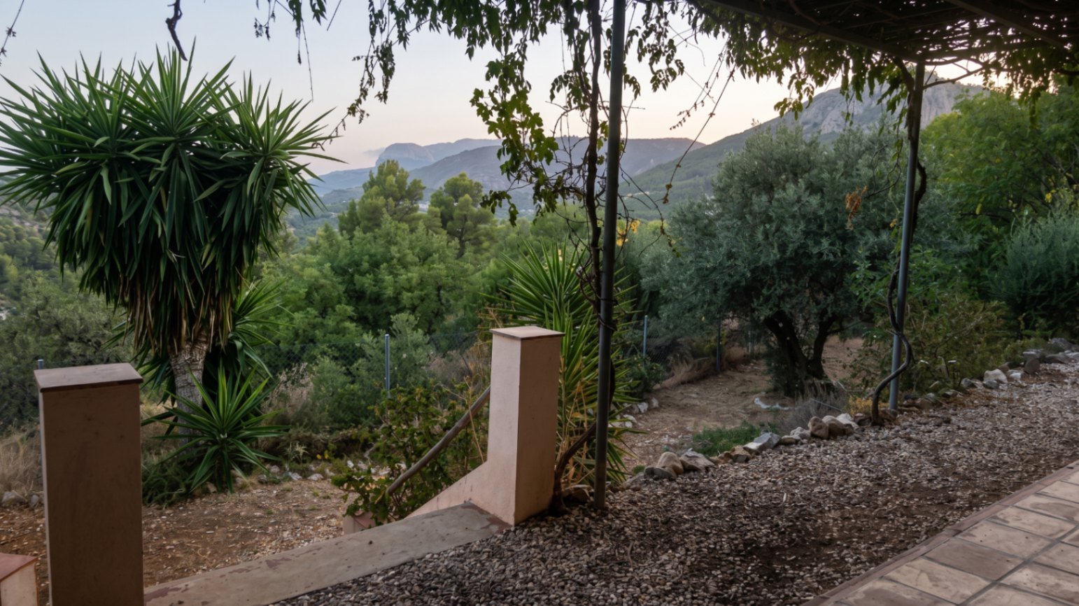 Finca rústica con vistas al mar en Bolulla