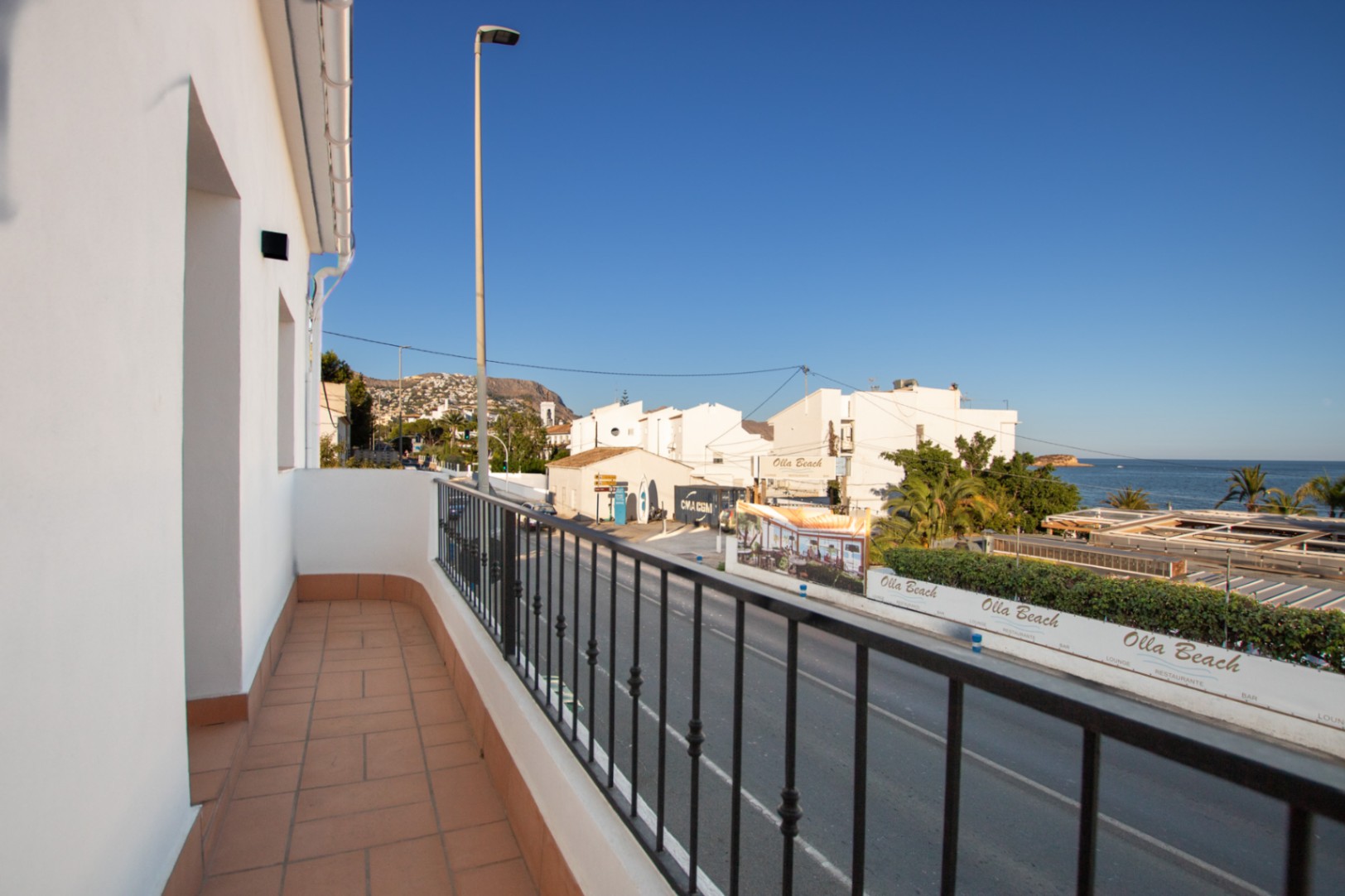 Edificio de dos viviendas independientes en segunda línea de playa en L'Olla, Altea